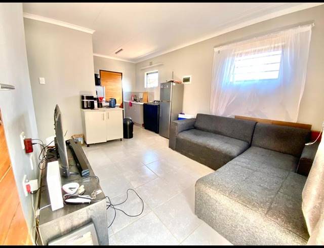 2 BEDROOM HOUSE FOR SALE IN PROTEA GLEN